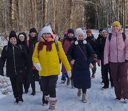 Group of students from the LEARN study module walking happily in forest