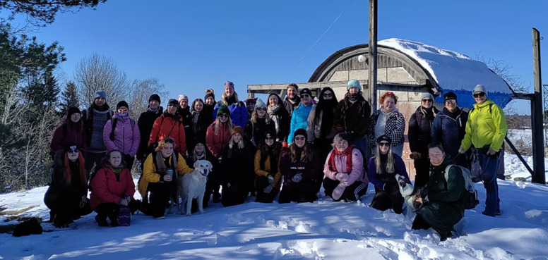Turun kampuksen 1. vuoden yhteisöpedagogiopiskelijat ryhmäkuvassa.