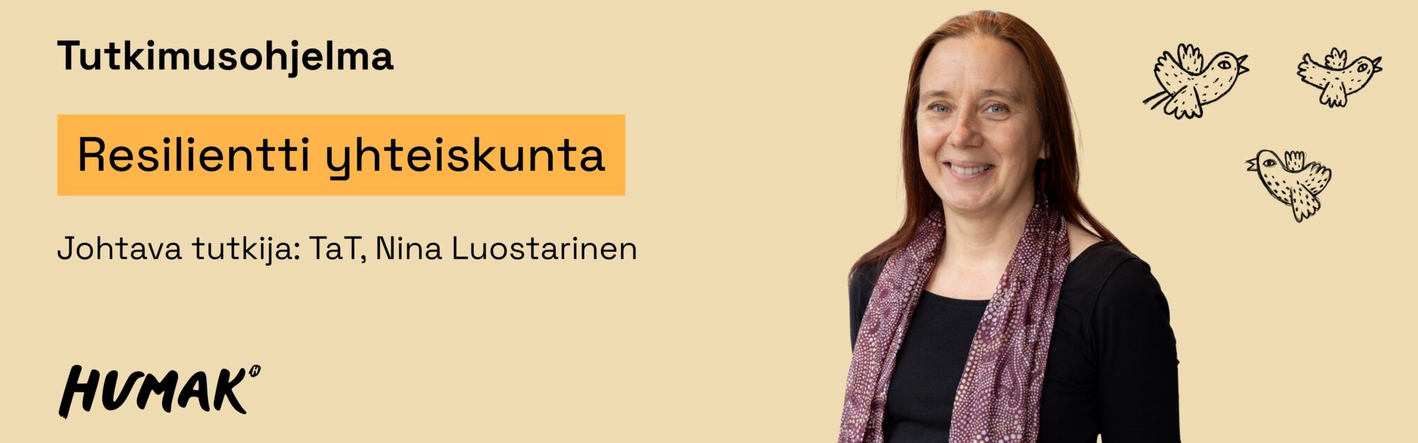 Resilientti yhteiskunta.  Johtava tutkija: TaT, Nina Luostarinen. Hymyilevällä naisella on pitkä punaruskea tukka, musta lyhythihainen paita ja violetti kuvioitu huivi kaulassa.