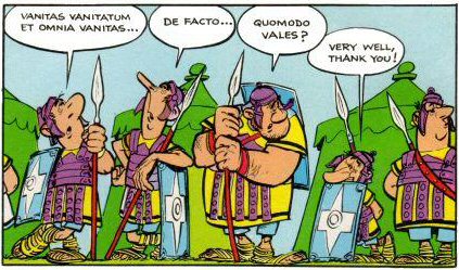 Asterix-sarjakuvan ruutu: Neljä sotilasta, Asterixin aikalaista, seisoo rivissä vihreiden sotilastelttojen edustalla. Neljällä ensimmäisellä on puhekupla, joiden tekstit ovat järjestyksessä vasemmalta oikealle seuraavat: - Vanitas vanitatum et omnia vanitas… - De facto… - Quomodo vales? – Very well, thank you!