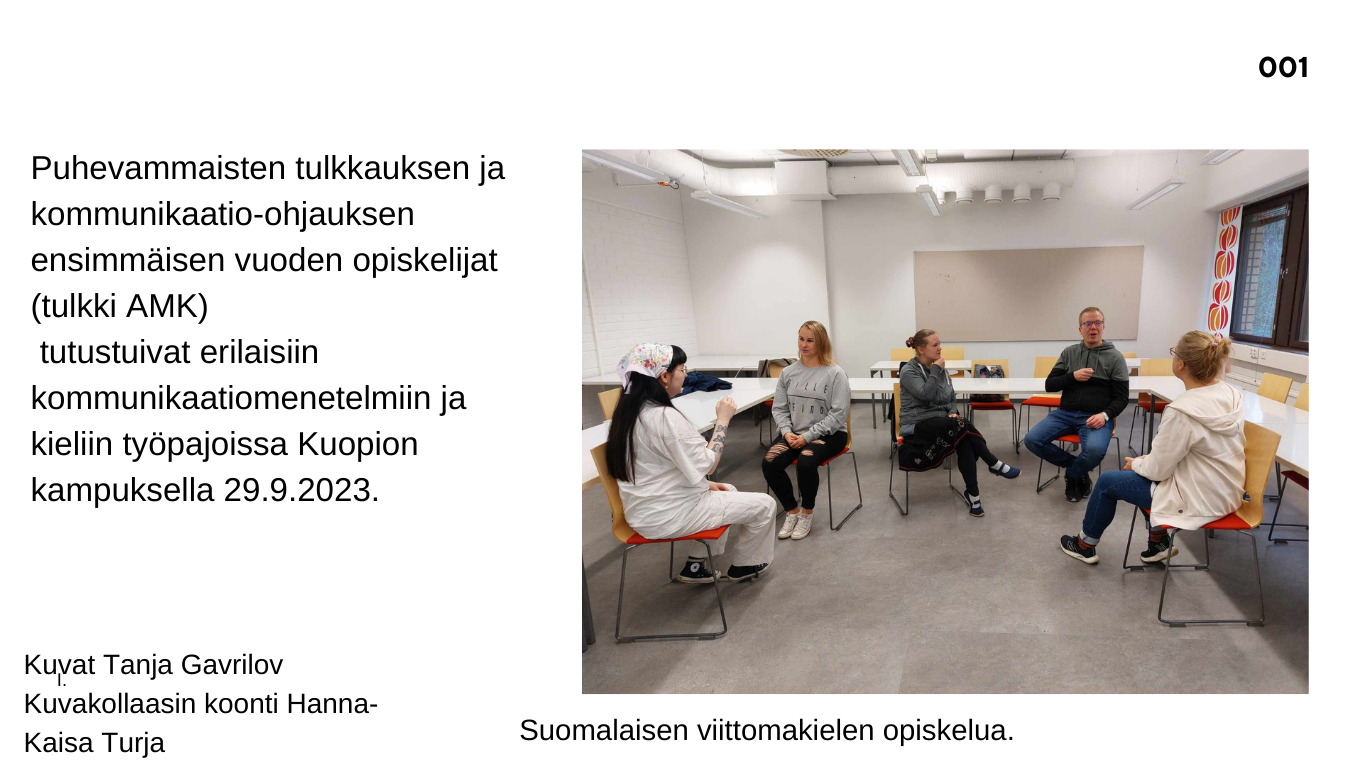 Kuvassa kaksi eri valokuvaa, joissa puhevammaisten tulkkien opiskelijoista luokkaopiskelukuvia. Ihmiset istuvat vastakkain.