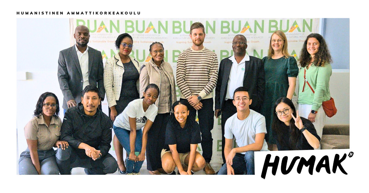 Humak's Tero Lämsä together with Humak's students and the Botswanan partners look at the camera with a smile. They are standing in two rows at the local university.