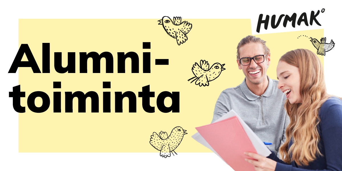 Alumnitoiminta pääuva keltaisella pohjalla, innostuneesti hymyilevat nainen ja mies katsovat papereita ja kuvassa lentää kaksi piirroslintua.