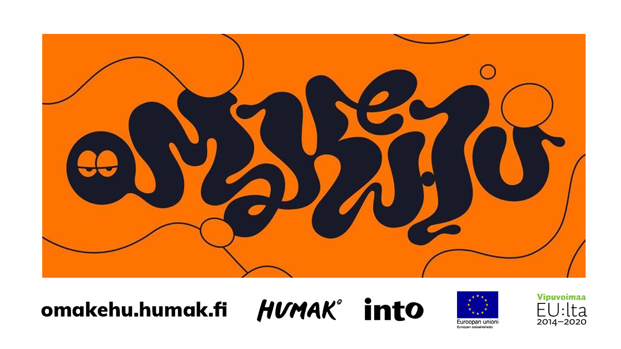 Omakehuhankeen logo, jossa oranssilla pohjalla matomainen graafinen piirros, josta muodostuu kiemurtelevasti sanat omakehu. Bannerin alaosassa on hankeeseen osallistuneiden ja sitä rahoittaneiden logot.