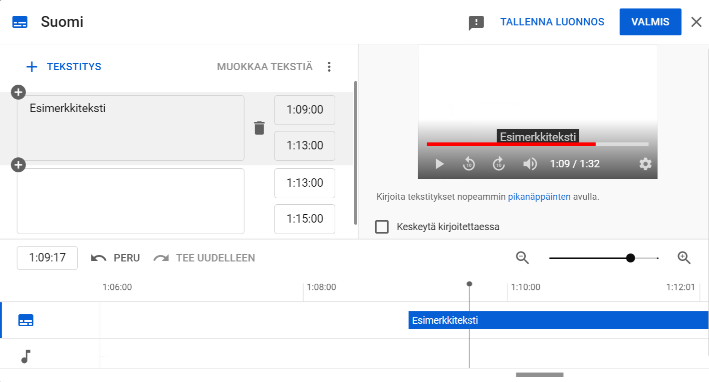 Kuvassa YouTube Studio -tekstitystyökalu. Vasemmalla puolella ruutua on lokerot joihin tekstit saa ajastettua ja kirjoitettua. Ensimmäisessä lokerossa on teksti: Esimerkkiteksti. Oikealla puolella näkyy YouTubeen ladattu video, jota ollaan tekstittämässä. Kuvan alareunassa näkyvät ääniraita ja tekstiraita.