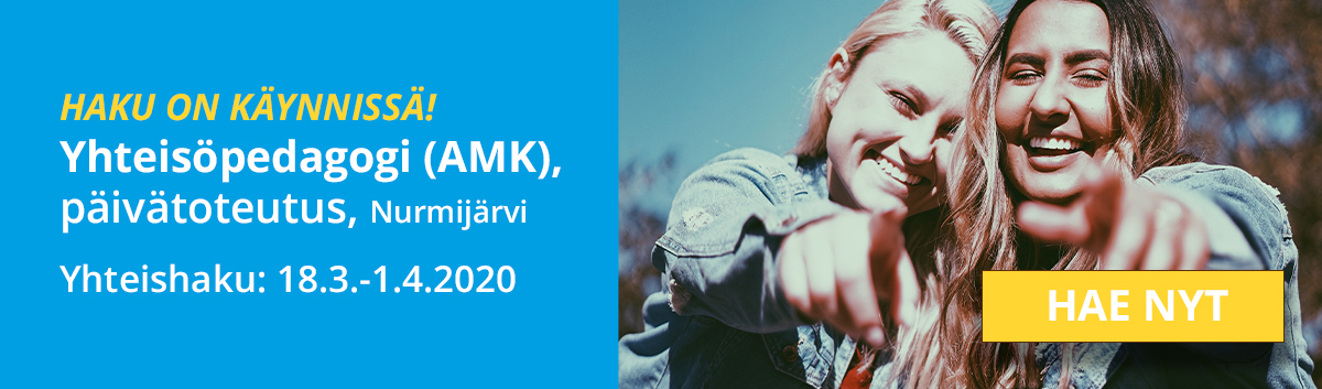 Kuvassa sinisellä tausta teksti "Haku on käynnissä! Yhteisöpedagogi (AMK), päivätoteutus, Nurmijärvi". Oikealla kuva, jossa jossa kaksi hymyilevää tyttöä osoittaa kuvan keskelle sekä "Hae nyt"-painike.