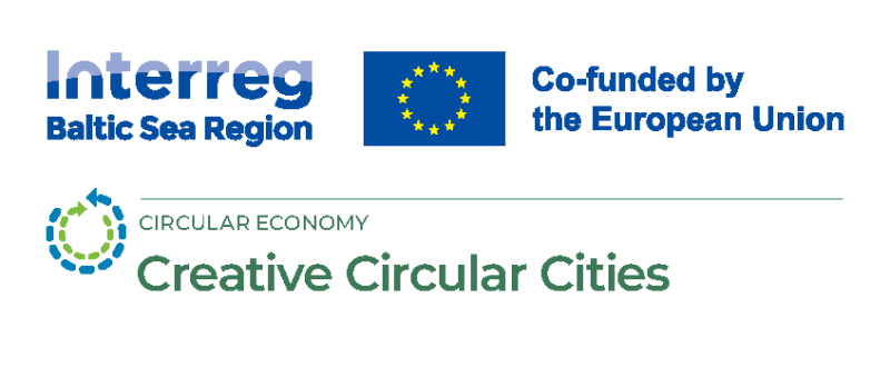 Logo, jossa ylhäällä on Interreg Baltic Sea Region -teksti, EU-lippu ja teksti “Co-funded by the European Union”. Alapuolella on pyöreä nuolista muodostuva kiertotalousikoni sekä teksti “Circular Economy Creative Circular Cities”.