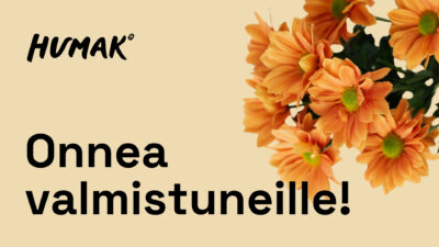 Oranssi kukkakimppu ja teksti: "Onnea valmistuneille!"